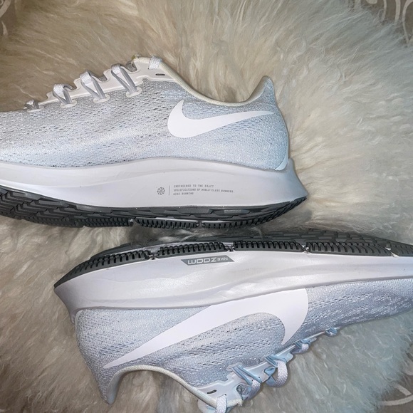 Brand new women white nike shoes - Picture 11 of 13